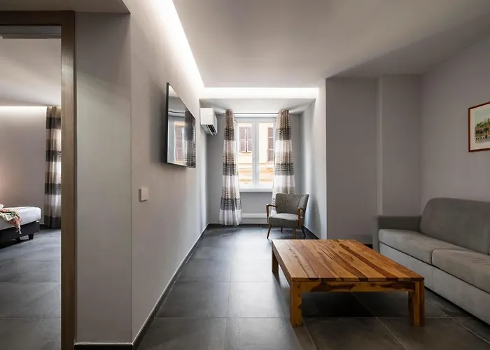 The Point - Pensión 4*